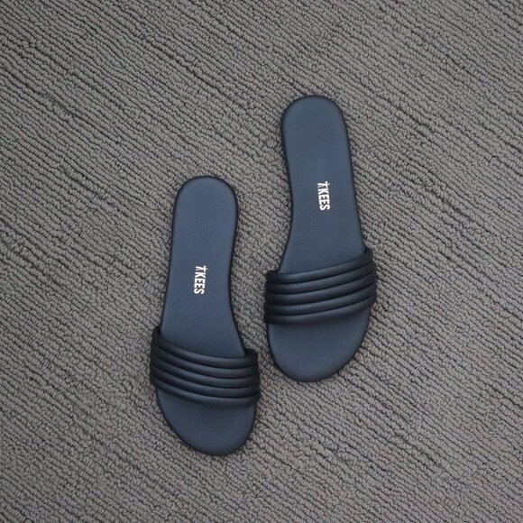 BRAND NEW Tkees Serena Sandal Color BLACK Size 7 - Picture 2 of 6